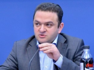 me-ver-vxedav-Cemi-yofnis-aucileblobas-axal-politsabWoSi-upriani-iqneba-rom-sxva-adamianebi-iyvnen-iq-warmodgenili