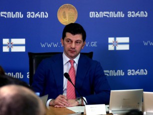 Tbilisis-meria-sportis-30-mde-saxeobaSi-dakavebul-sportsmenebs-sportuli-inventariT-da-ekipirebiT-uzrunvelyofs