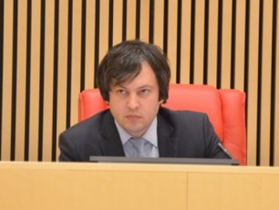 STabeWdileba-mrCeba-rom-baton-giorgis-ar-surs-darbazSi-dabruneba-taqtikuri-gadawyvetileba-SegviZlia-miviRoT-raTa-mas-amis-sababi-ar-mivceT