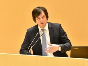 irakli-kobaxiZe-prezidenti-parlamentisgan-kanonis-darRvevas-iTxovda