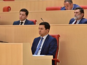 umravlesoba-prezidents-satelevizio-debatebs-sTavazobs