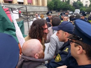 policiam-parlamentTan-aqciis-monawileebis-mier-dadgmuli-karvebis-aReba-daiwyo