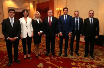 mivesalmebiT-msoflios-saukeTeso-sameulSi-Semaval-stumar-maspinZlobis-skolas---Les-Roches-romelic-saqarTveloSi-Semodis-da-iwyebs-maRali-rangis-menejerebis-momzadebas