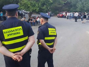 rusTavi-2Tan-ramdenime-arasamTavrobo-organizacia-da-sasuliero-pirTa-nawili-aqcias-marTavs