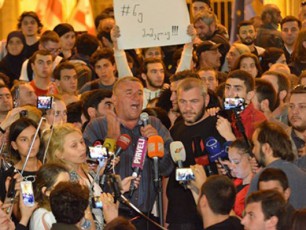 zaza-Sens-gverdSi-var-mTavroba-Sens-gverdSia-revolucia-me-ar-mawyobs-me-minda-mkvleli-bolomde-daisajos