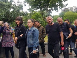 zaza-saraliZe-sapatriarqoSi-meuRlesTan-da-SvilTan-erTad-mivida