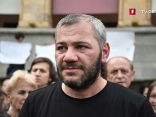 zaza-saraliZe-giorgi-gaxariasTan-Sexvedraze-uars-acxadebs