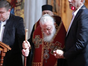 xoravas-quCaze-mokluli-levan-dadunaSvilis-mSoblebi-patriarqs-xvdebian