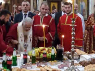 patriarqma-xoravas-quCaze-gardacvlili-mozardebis-sulebi-locvaSi-moixsenia