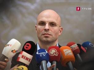 premier-ministri-Sexvdeba-saraliZis-ojaxs-da-mis-advokats-aseve-maCalikaSvils-da-mis-advokats