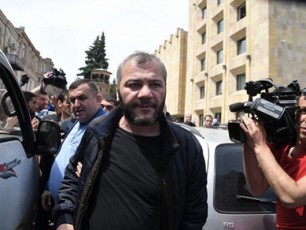 zaza-saraliZe-da-malxaz-maCalikaSvili-premier-ministrTan-Sesaxvedrad-Sevidnen
