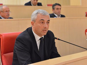 xoravas-quCaze-momxdari-mkvlelobis-saqmesTan-mimarTebaSi-kiTxvebi-Zalian-bevria