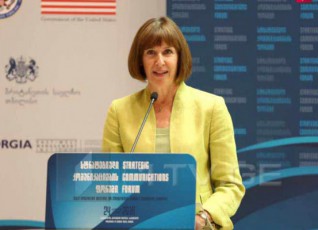 Tqven-arsebiT-rols-asrulebT-aTaswleulis-gamowvevis-fondis-programis-warmatebis-uzrunvelyofaSi