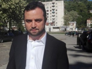 daviwyeT-saqmis-masalebis-Seswavla-da-pirvelive-tomidan-ukve-Zalian-bevri-kiTxva-Cndeba
