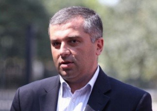 erTaderTi-gamosavali-aris-am-gundis-mSvidobiani-gziT-Secvla-da-ara-calkeuli-saxelebis-da-gvarebis-gadanacvleba-Tanamdebobebze
