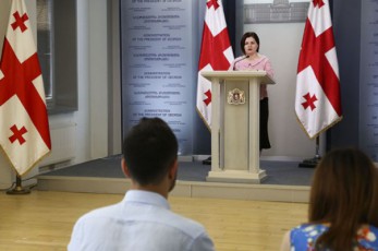 prezidenti-premieris-postze-mamuka-baxtaZis-kandidaturas-parlaments-dRes-warudgens