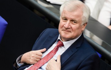 germaniis-Ss-ministri-angela-merkelze--meti-aRar-SemiZlia-am-qalTan-muSaoba