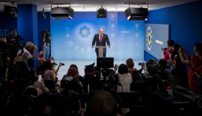 mamuka-baxtaZe-mTavrobis-ganaxlebul-Semadgenlobasa-da-struqturas-sam-kviraSi-waradgens
