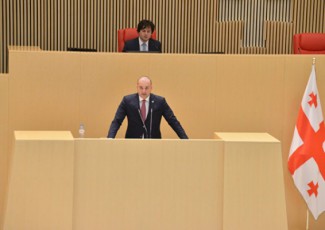 skolamdeli-asakis-ganaTleba-faqtobrivad-amovardnilia-saerTo-ganaTlebis-strategiidan-rac-principulad-miuRebelia