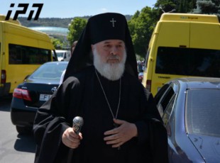 patriarqis-mosaydre-meufe-Sio-briliantis-jvriT-dajildovda-rac-niSnavs-rom-misi-am-Tanamdebobaze-yofna-dasaSvebia