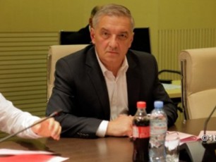 vfiqrob-premiers-unda-mivceT-ufleba-rom-Tavad-warmoadginos-konsultaciebis-Sejamebuli-versia