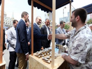 mamuka-baxtaZem-baTumSi-samewarmeo-marketi-daaTvaliera