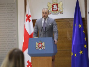 mTavrobis-struqturaSi-10-saministro-da-erTi-saxelmwifo-ministris-aparati-darCeba