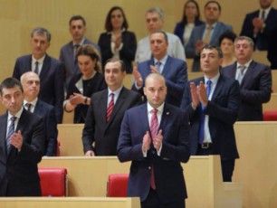 mkiTxvelTa-azriT-ministrTa-kabinetidan-simpaTias-kaxiSvili-sergeenko-da-gaxaria-xolo-antipaTias-wulukiani-imsaxurebs