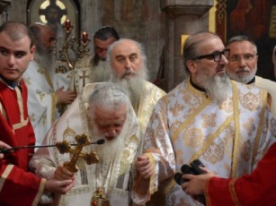 Cven-unda-SevqmnaT-samecniero-centri-romelic-yovelTvis-kontrolis-qveS-amyofebs-stiqiur-movlenebs