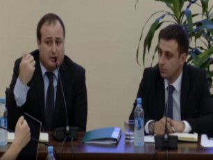 sagamoZiebo-komisiis-wevrebis-kiTxvebs-amomwuravi-pasuxebi-gaveciT