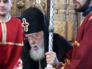 Cven-unda-SevqmnaT-samecniero-centri-romelic-yovelTvis-kontrolis-qveS-amyofebs-stiqiur-movlenebs