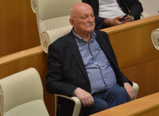 kmayofili-var-ministrobis-kandidatebis-gamosvlebiT-magram-es-ar-niSnavs-rom-kmayofili-viqnebi-maTi-muSaobiT-Tu-iseTi-Sedegi-ar-dadgeba-rasac-dagvpirdnen