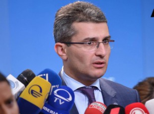 nebismieri-adamiani-aris-yofili-axlandeli-Tu-momavali-Tanamdebobis-piri-valdebulia-gamoZiebis-kiTxvebs-pasuxi-gasces