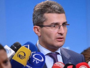 Zalian-kargi-Tu-prezidents-Cven-mivaxvedreT-rogor-unda-moqceuliyo-konstituciis-Canaweris-Sesabamisad
