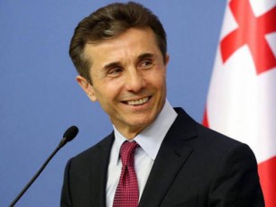 biZina-ivaniSvili-dRes-pirveli-arxis-kiTxvebs-upasuxebs