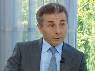 demokratiuli-Rirebulebebi-ufro-adre-da-swrafad-ikidebs-fexs-qveyanaSi-vidre-mas-eweva-ekonomika
