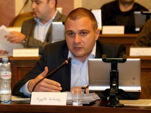 sakrebulos-urbanuli-dagegmarebis-komisiis-Tavmjdomare-nacmoZraobis-deputatebs---marTla-deda-utireT-am-qalaqs
