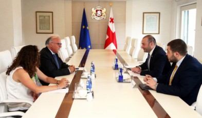 paskal-meniem-mamuka-baxtaZes-safrangeTis-premier-ministris-oficialuri-milocva-gadasca