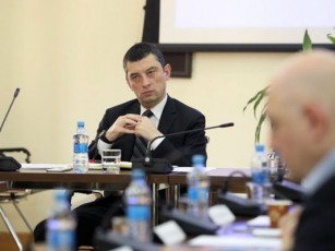 miuxedavad-imisa-rom-Zalian-didi-sia-gamogigzavneT-komisiaze-daibareT-pirebi-romlebic-saerTod-procesSic-ar-iyvnen-CarTulebi