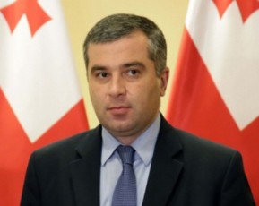prezidentobis-kandidati-daviT-baqraZe-studentebs-Sexvda