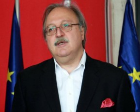 grigol-vaSaZe-acxadebs-rom-agvistos-omze-salome-zurabiSvilis-gancxadebebi-sazogadoebam-unda-Seafasos