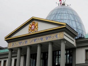 13-milion-laramde-xarji-xelfasebsa-da-momsaxurebaze---prezidentis-administraciaSi-auditis-daskvnas-exmaurebian