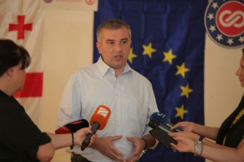 daviT-baqraZe-laris-kursis-vardnis-gamo-uaxloes-periodSi-SesaZloa-puri-gaZvirdes