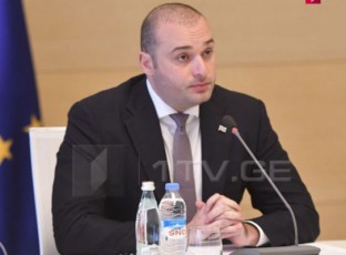 rwmunebulebs-didi-pasuxismgebloba-ekisrebaT-raTa-sxvadasxva-kuTxeSi-mcxovrebma-adamianebma-igrZnon-rom-saxelmwifo-maTze-zrunavs