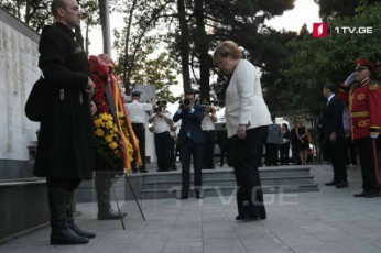 angela-merkelma-gmirTa-memoriali-gvirgviniT-Seamko