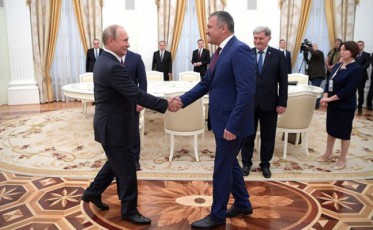 anatoli-bibilovma-vladimer-putinsa-da-dimitri-medvedevs-samxreT-oseTis-umaRlesi-saxelmwifo-jildo-gadasca