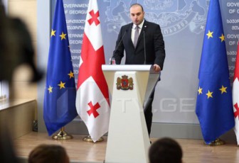 merkels-aqvs-kargi-iumoris-grZnoba-wiTel-xaliCaze-mkiTxa-da-Tavadve-upasuxa