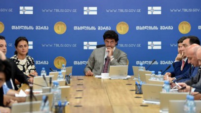 kaxa-kalaZe-parlaments-binadrobis-uflebis-Sesaxeb-sakanonmdeblo-cvlilebebis--daCqarebis-Taobaze-mimarTavs