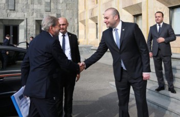 saqarTvelos-premier-ministri-evrokomisar-iohanes-hans-Sexvda