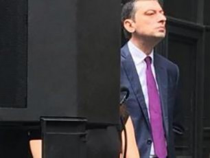 ratom-idga-gaxaria-konferenciaze-karTan--RonisZiebis-organizatoris-ganmarteba